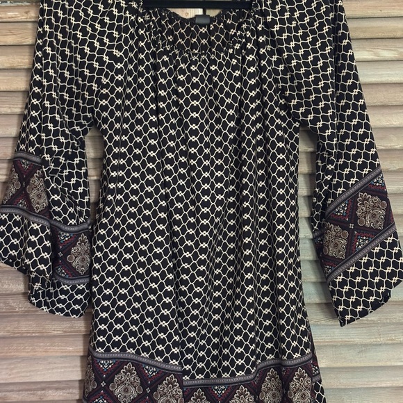 Honeyme Black and White Bell Sleeve Blouse - Picture 1 of 3